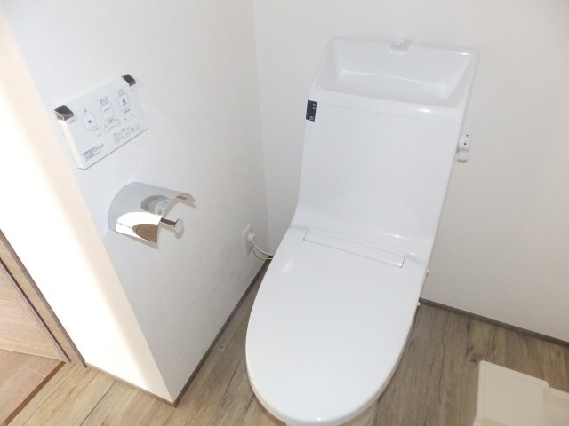 神戸市灘区六甲町３丁目の賃貸マンションのトイレ