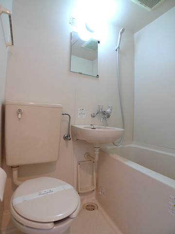 カテリーナ生田の浴室|お掃除が簡単♪バスとトイレが同室のタイプです♪