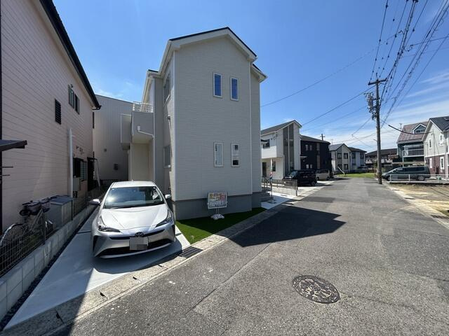 新築戸建て・仲介手数料無料）小牧市久保一色南７期・A号棟の前面道路含む現地写真
