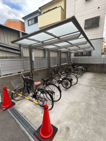サンライズ上新庄の駐車場