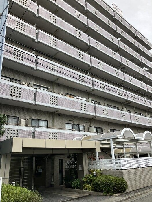 入谷サンハイツの外観
