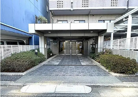 入谷サンハイツのエントランス