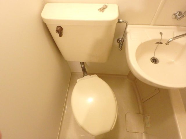 日神パレス永福町のトイレ|ゆったりとした空間のトイレです