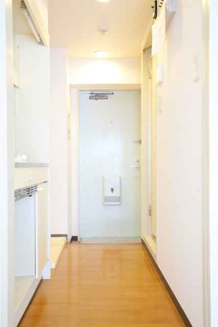 メゾンドール西荻窪の玄関|明るい玄関です