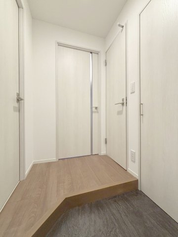 「防音マンション」アスティーレスタジオ曳舟の玄関|収納もある玄関です