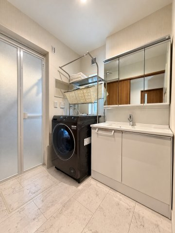 ショッピングモール近く♪納得の住環境＆設備の築浅住宅×角地×駐車4台可の脱衣所