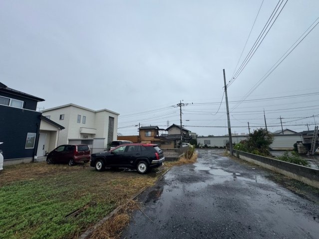 -三丁目不動産-　太田市牛沢町　令和5年築の前面道路含む現地写真|前面道路含む現地写真です