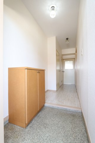 丸二サンハイツの玄関|シンプルで使いやすい玄関です