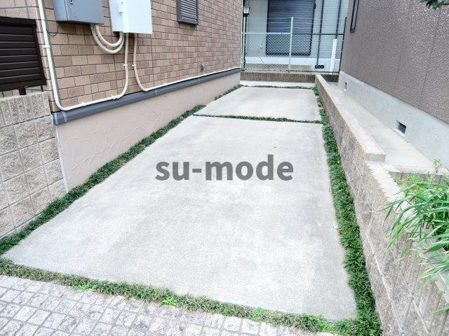 ウィルコート寿の駐車場