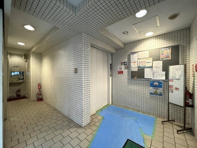 ライオンズマンシヨン白山駅前の玄関|明るい玄関です