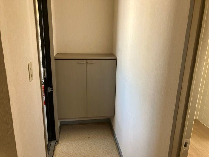 ハイツ・ロビン　Bの玄関