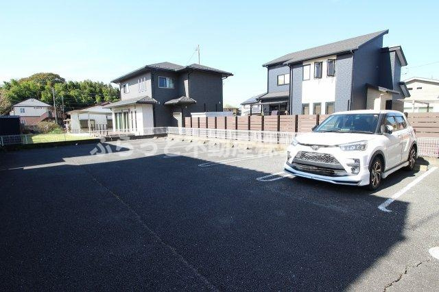 オリオンハイツの駐車場|駐車場があるので、車を買う予定の方も安心です