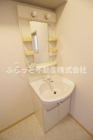 オリオンハイツの洗面所|明るい洗面所です