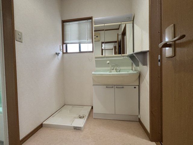 神辺町徳田　リフォーム住宅の独立洗面台
