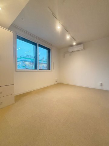 「防音マンション」ラシクラス氷川台の居間・リビング|マイナス80デシベルの防音室を備えた使い勝手の良い間取り