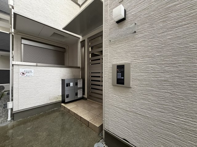 F asecia fonteのエントランス