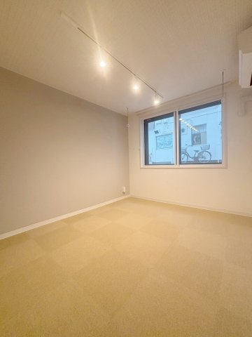 「防音マンション」ラシクラス氷川台の居間・リビング|マイナス80デシベルの防音室を備えた使い勝手の良い間取り