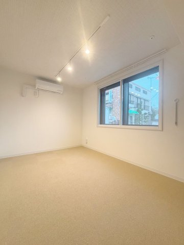 「防音マンション」ラシクラス氷川台の居間・リビング|マイナス80デシベルの防音室を備えた使い勝手の良い間取り