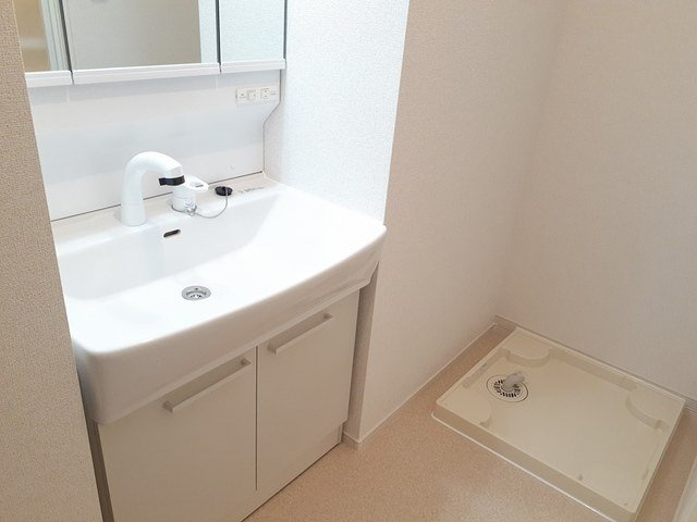 スリザリンⅢの洗面所|明るい洗面所です