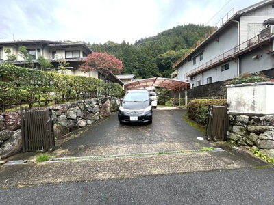 【駐車場】 | 八瀬秋元町　中古戸建　【南庭・４台駐車可】
