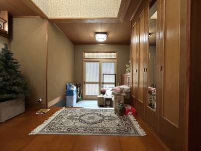 【玄関】 | 八瀬秋元町　中古戸建　【南庭・４台駐車可】