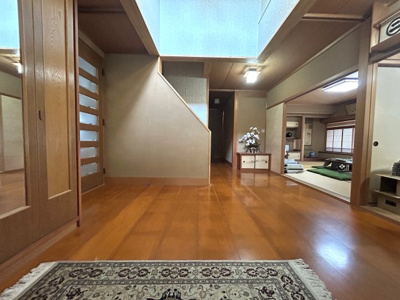 【玄関】 | 八瀬秋元町　中古戸建　【南庭・４台駐車可】