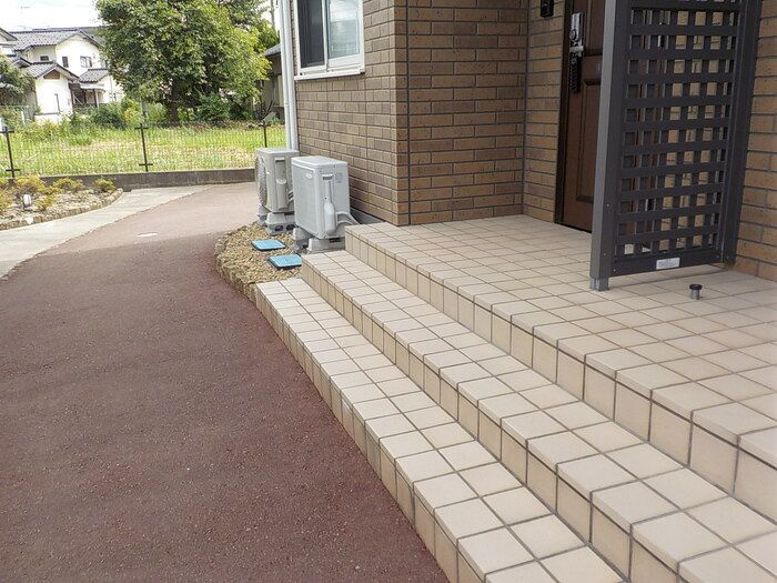 リビングタウン松若町　C棟のエントランス