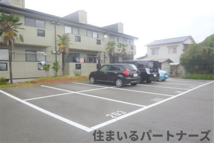 ハイツ雅の駐車場|駐車スペースもあります