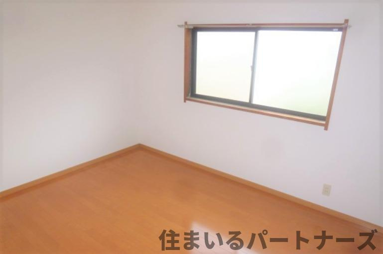 ハイツ雅のその他|明るい色調の室内です