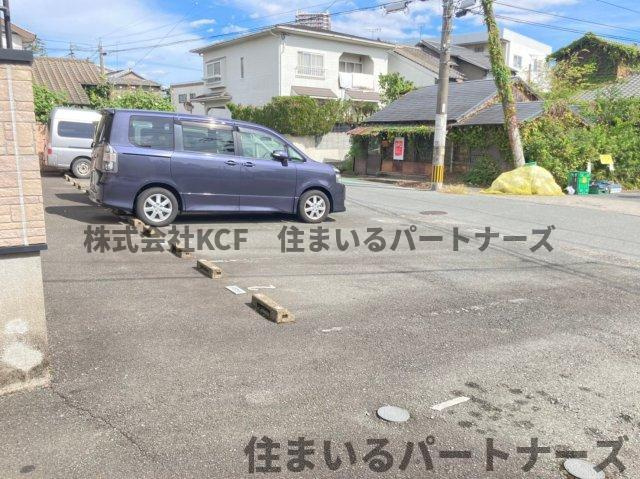 コーポコーワの駐車場|車をお持ちの方に嬉しい駐車場付きの物件です