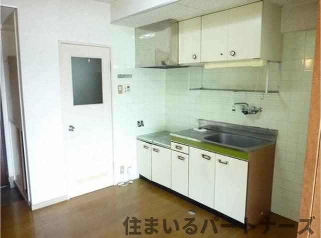 石村ビルの居間・リビング|こちらの居間で趣味の時間をお楽しみください