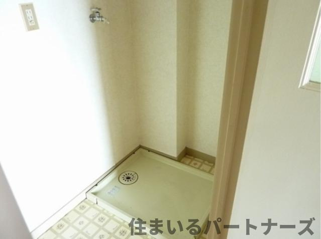 石村ビルの洗面所|ゆったりとスペースのある洗面所