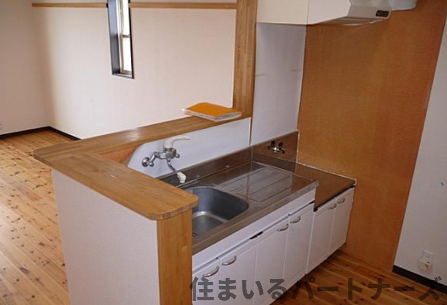 ヴィオーラ弐番館のキッチン|コンパクトなキッチンで掃除もラクラク
