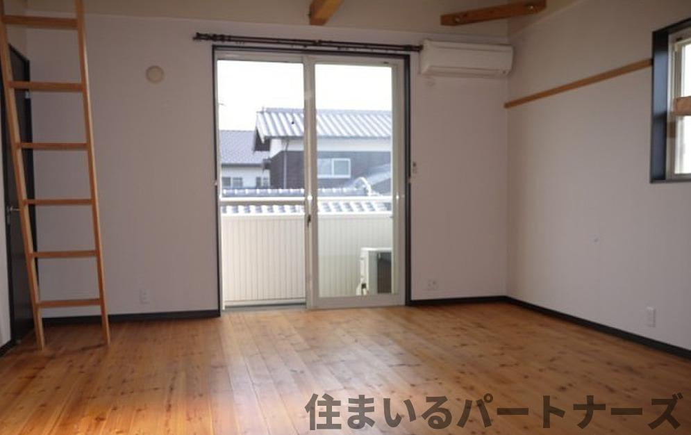 ヴィオーラ弐番館の居間・リビング|使いやすい居間です