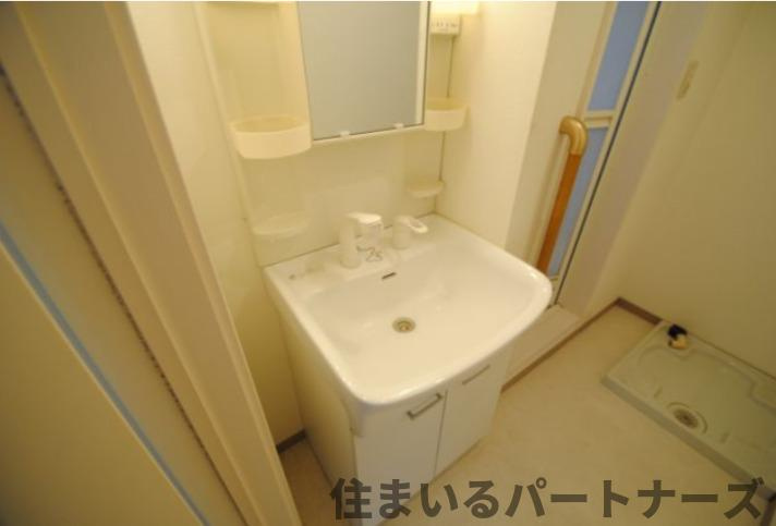 パティオ上津の洗面所|明るい洗面所です