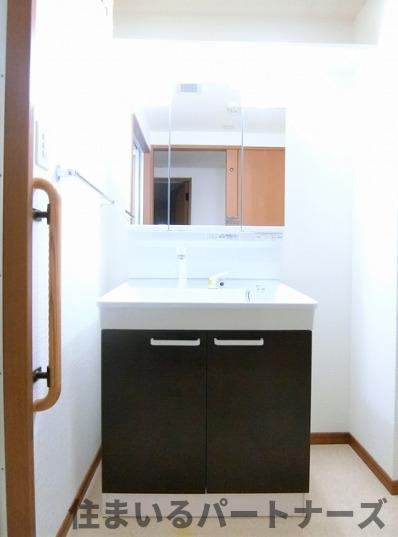 メゾンドール荒木の独立洗面台|独立洗面化粧台が付いています