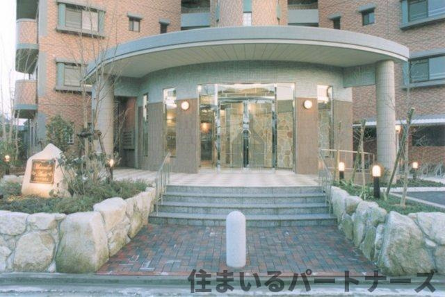メゾンドール荒木のエントランス|毎日通るエントランスはこのようになっています