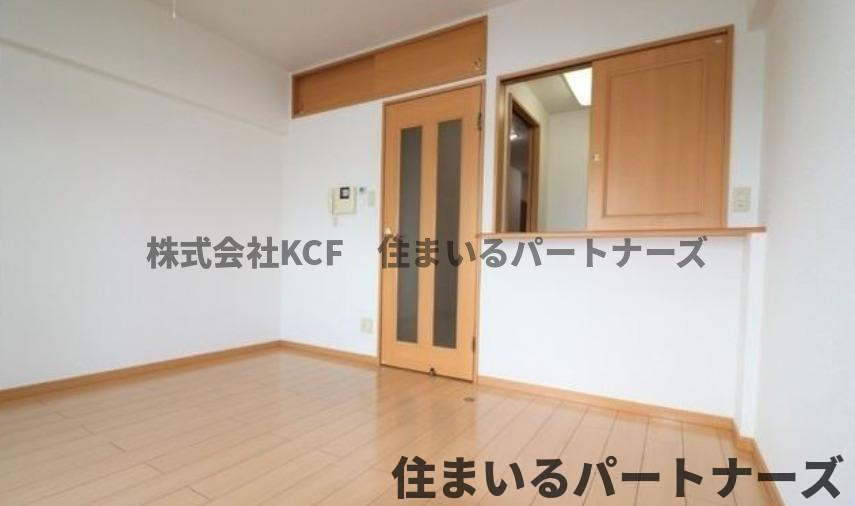 シャンベルジュKTの居間・リビング|こちらのリビングで趣味の時間をお楽しみください