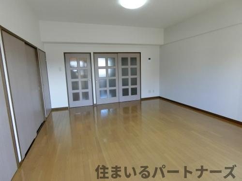 リバーサイド東櫛原の居間・リビング|こちらの居間で趣味の時間をお楽しみください