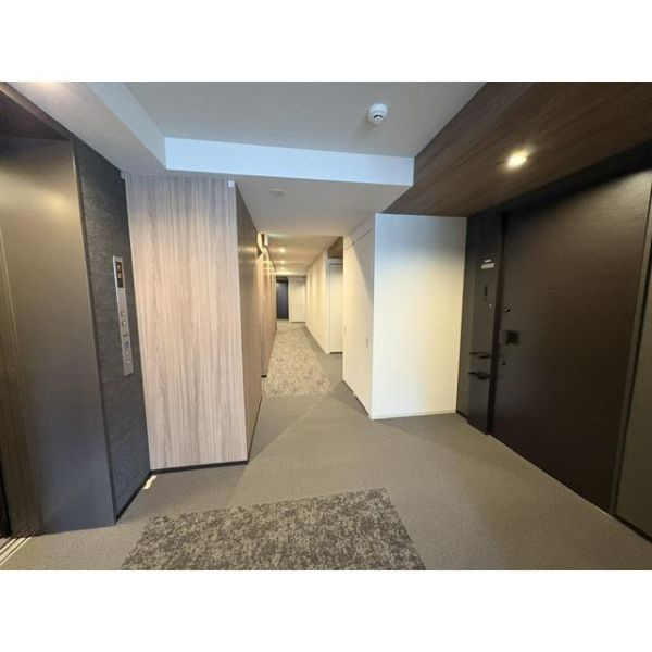 クレヴィアタワー御堂筋本町1002号のロビー