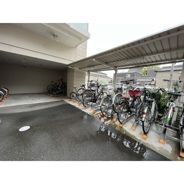 スプランディッド三国IIの駐車場