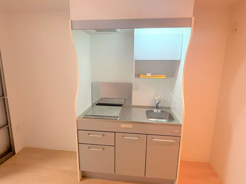 セレニテ新大阪カルムのキッチン