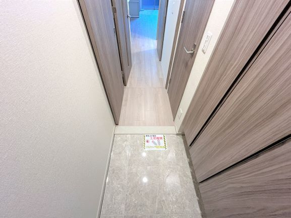 リビオメゾン新大阪の玄関