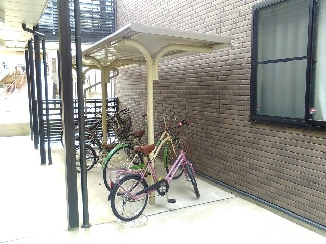 レオネクストＳＡＫＡＥ西淡路の駐車場