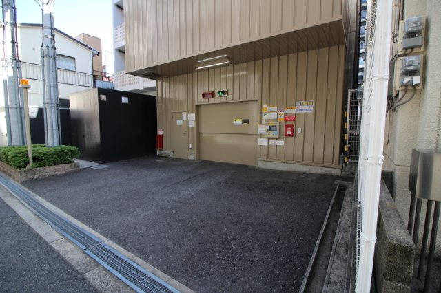 エスティメゾン南堀江の駐車場