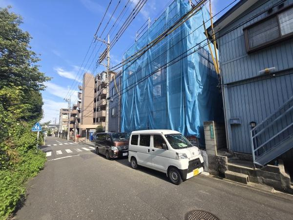 横浜市青葉区千草台の新築一戸建の前面道路含む現地写真|現在建築中の為、同仕様物件のご案内をさせて頂きます。
お車でご自宅まで送迎承ります。