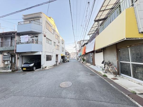 【前面道路含む現地写真】 | ■オークワ大東店まで徒歩2分♪
毎日のお買い物も気軽に行ける立地で、忙しい日々の暮らしの負担を軽減できます♪