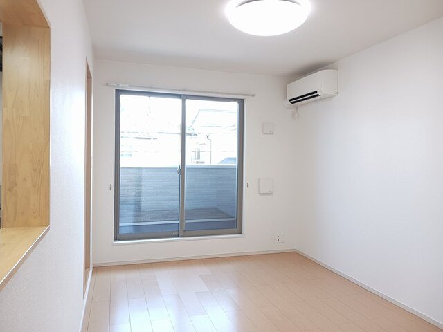サン　ブリーゼの居間・リビング|こちらのリビングで趣味の時間をお楽しみください
