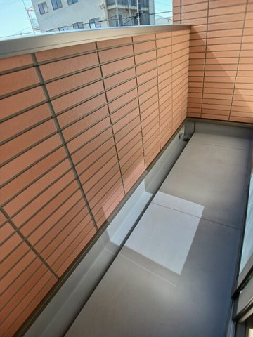 ベルメゾン日の出町のバルコニー|落ち着いた時間を過ごせるバルコニーです