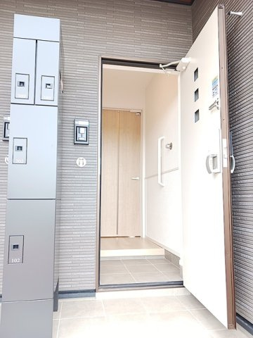 テライオ　村前の玄関|落ち着いた玄関です